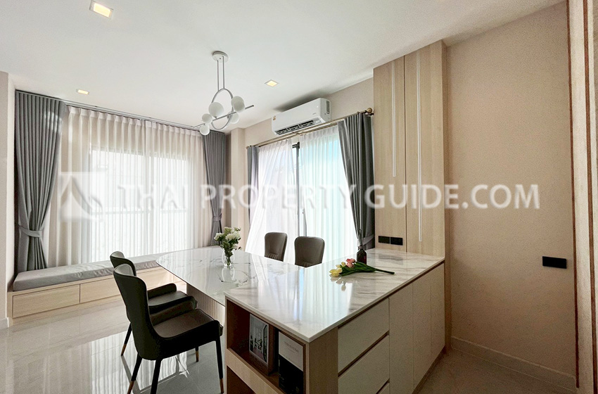 House with Shared Pool in Bangnatrad 